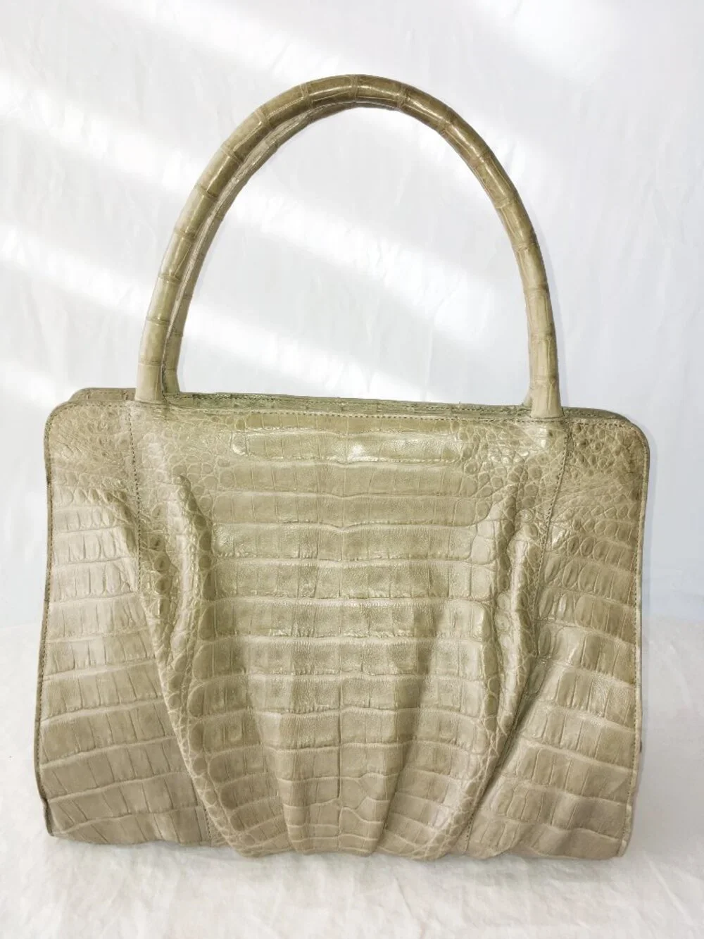 **NEAR MINT** 100% AUTHENTIC NANCY GONZALEZ CROCODILE TOTE $3,100 (TAUPE)